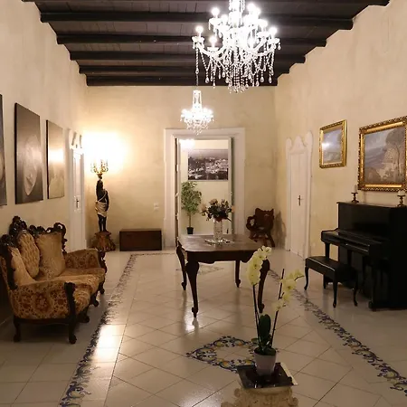 Palazzo Luciani 2* Salernes